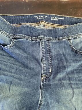 torrid Pull-On Medium Blue Denim Lean Jean Slim Boot Size 1